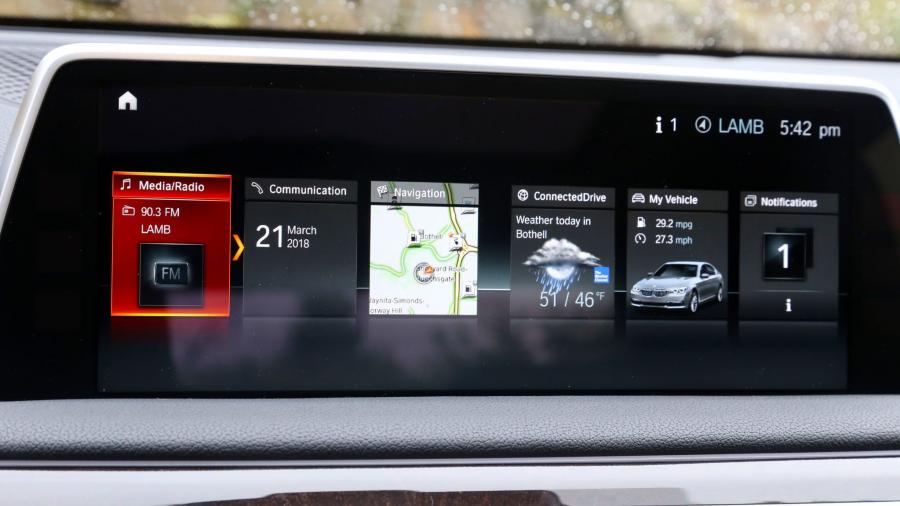 Детали интерьера BMW 740e iPerformance (G11) 2018 года  (NA) (фото 20 из 40)